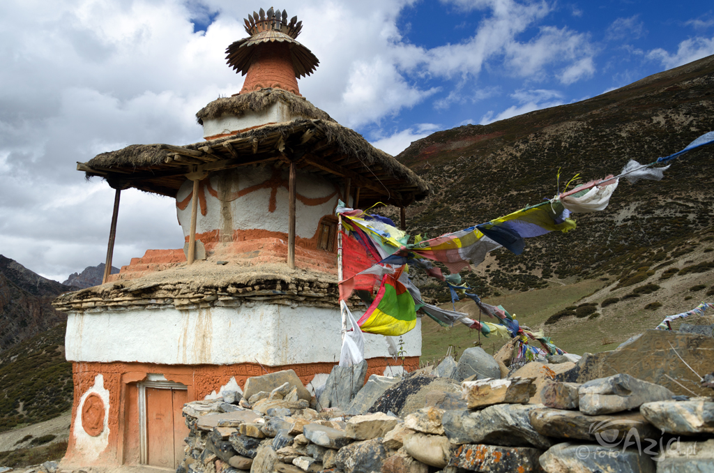Dzień 9: Kryształowy Klasztor (Shey Gompa) - położony u stóp Kryształowej Góry, jeden z najważniejszych, lamaistycznych klasztorów Nepalu